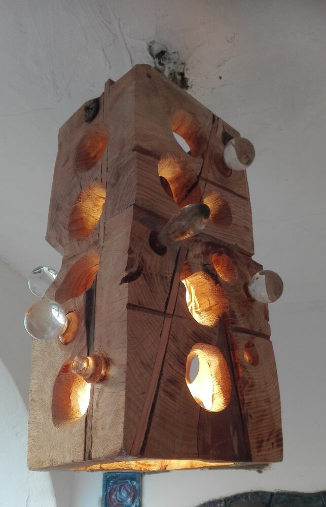 Lampa z recyklingu. Drewno i szkło poużytkowe., Rzeźba użytkowa w domu, Remigiusz Dulko